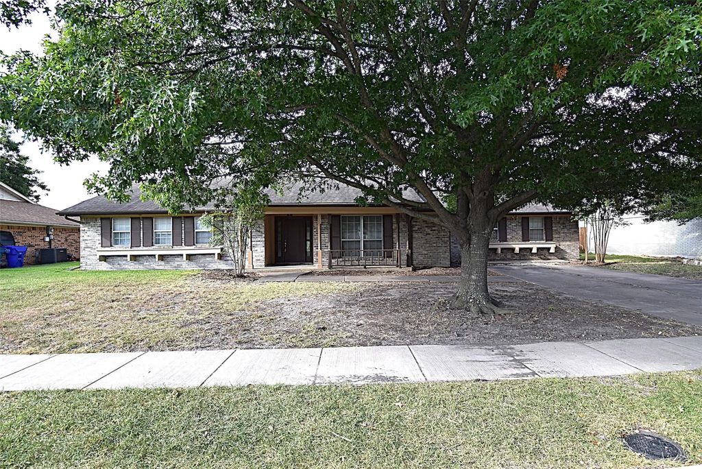 719 Bowie Street, Forney