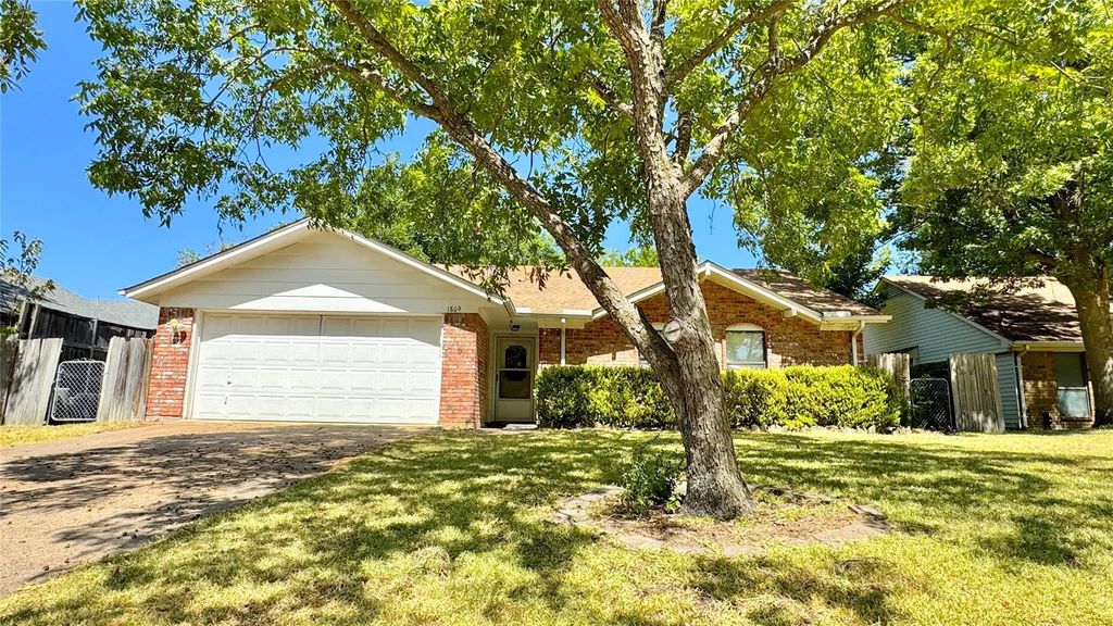1809 Westgate Drive, Terrell