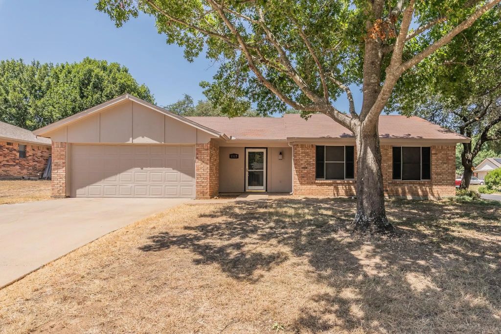 1517 Raintree Lane, Cleburne