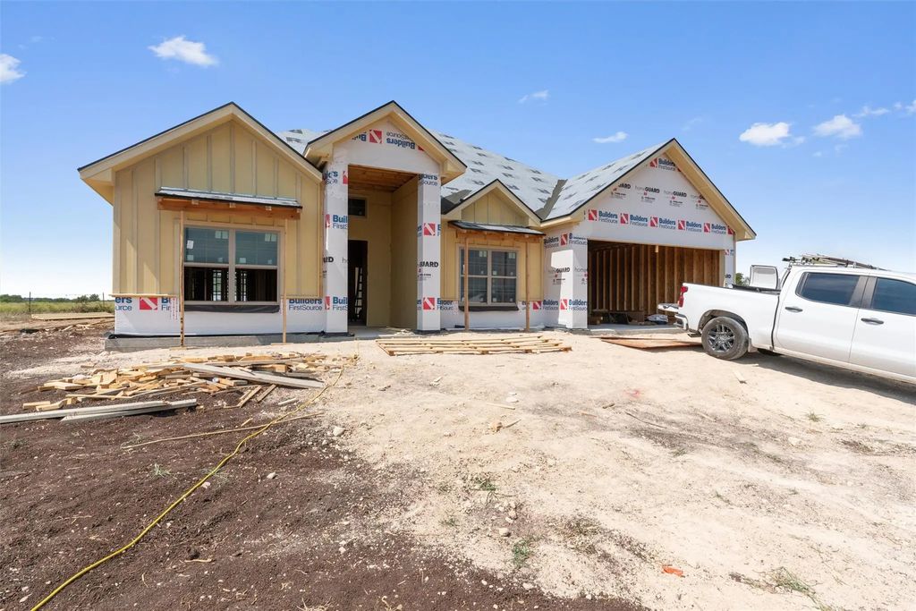 1405 Red Rock Road, Hewitt
