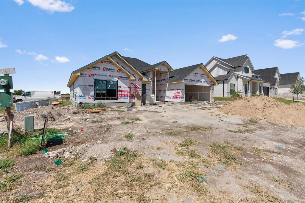 1405 Red Rock Road, Hewitt