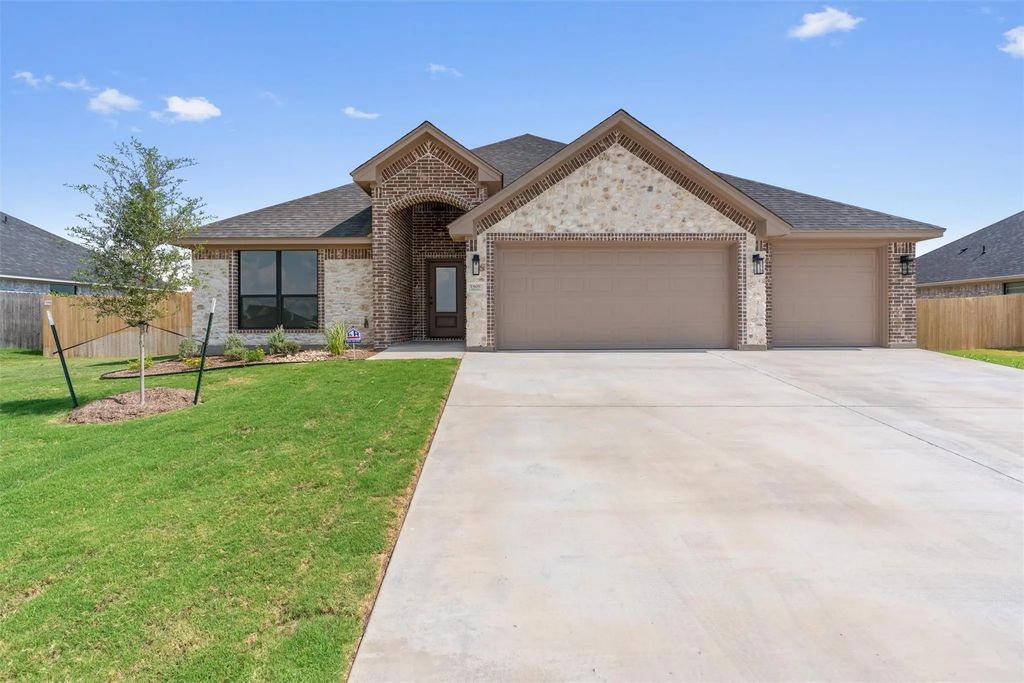 1408 Tahonta Drive, Hewitt