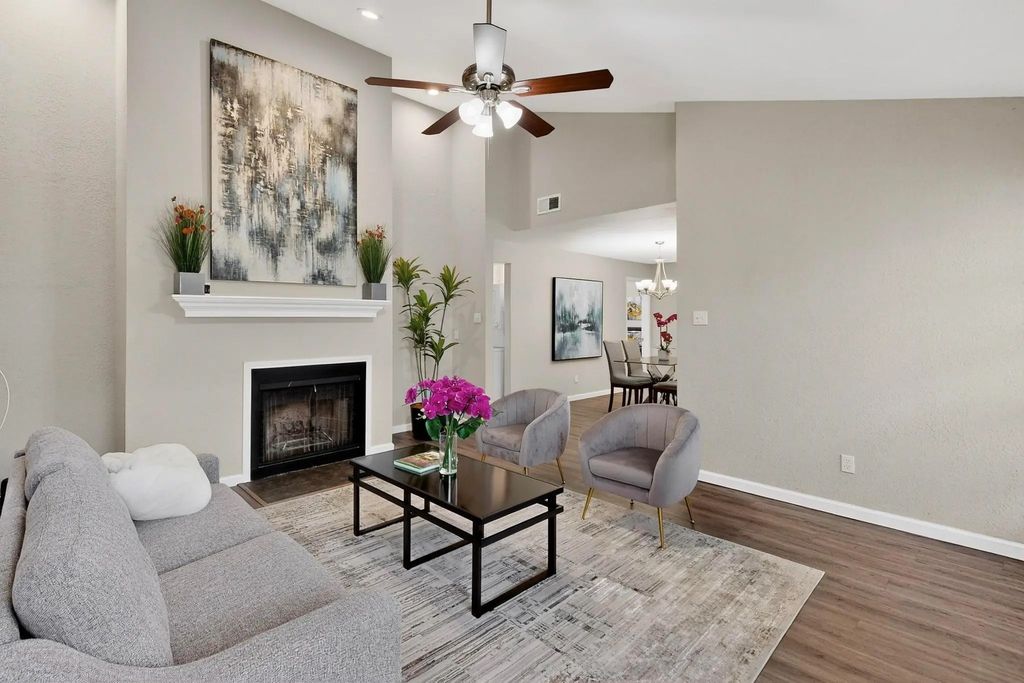 218 N Beacon Street 108, Dallas