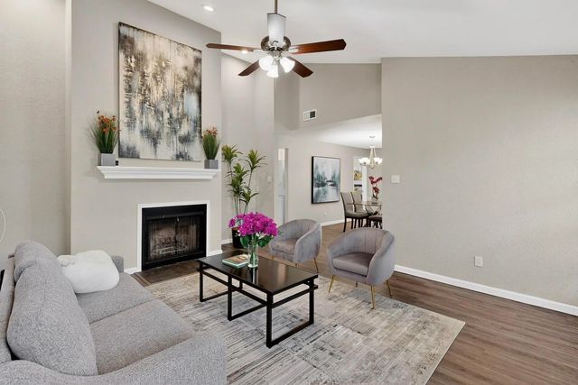 218 N Beacon Street 108, Dallas