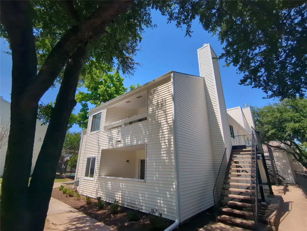 7431 Holly Hill Drive 101, Dallas