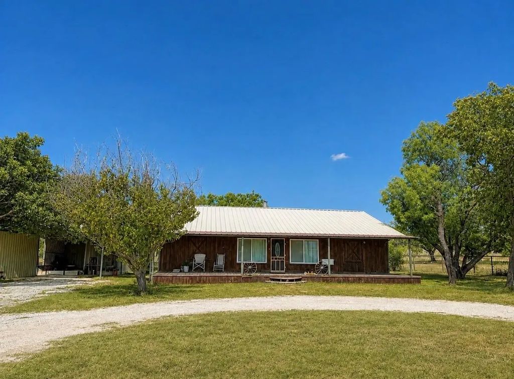 7710 Us Highway 84, Lawn