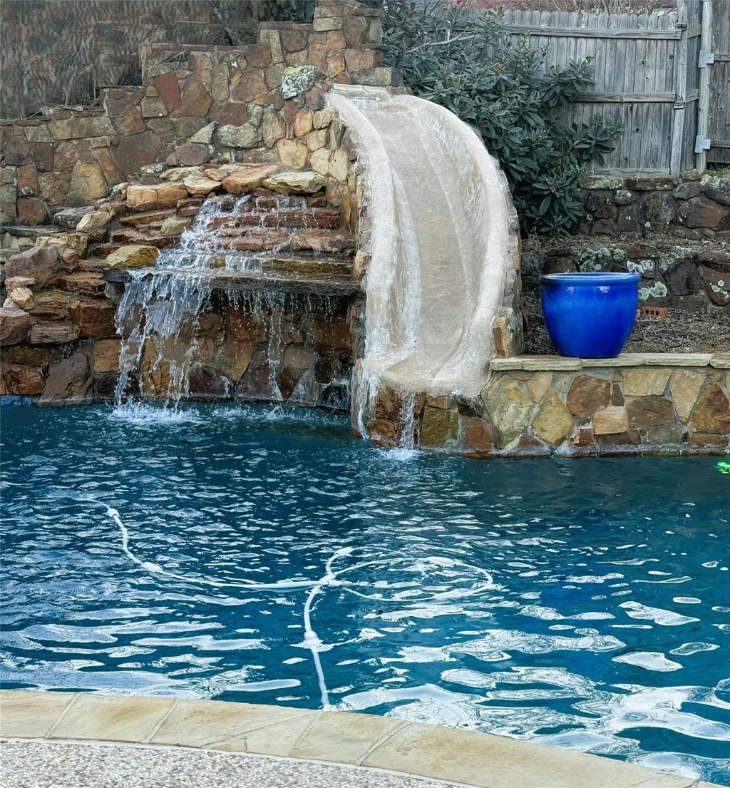 6113 Cliffbrook Drive, North Richland Hills