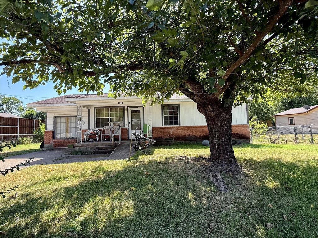 1313 S Rockwall Avenue, Terrell