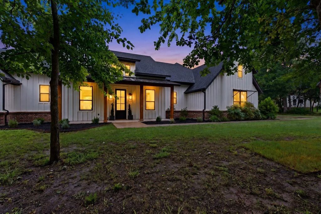 205 Deer Glade Court, Azle