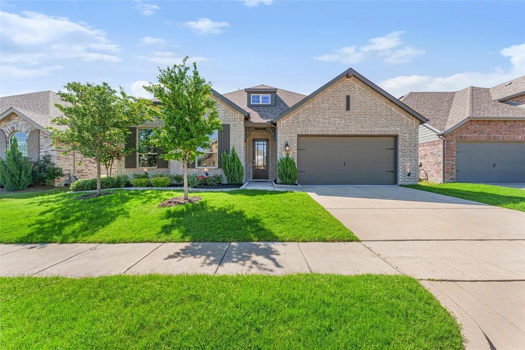 1815 Huntsman Way, Forney