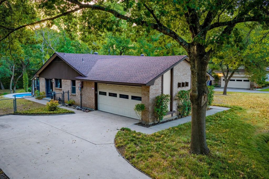 305 Shadowwood Trail, Ovilla