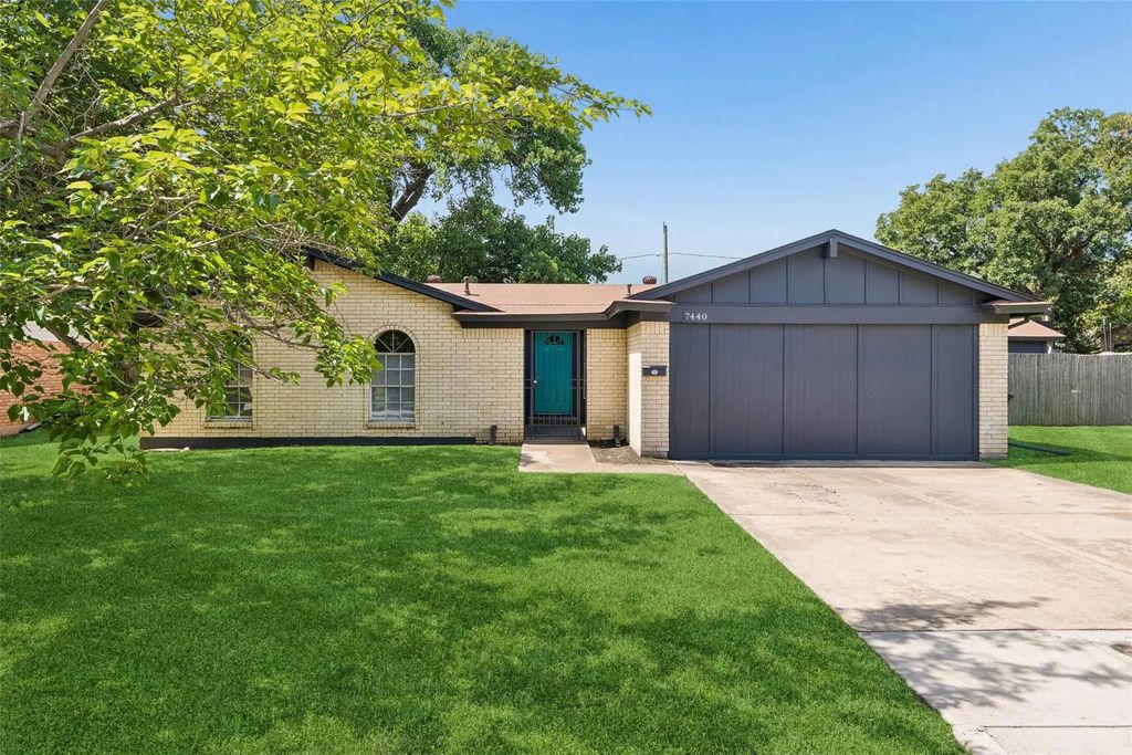 7440 Beckwood Drive, Fort Worth