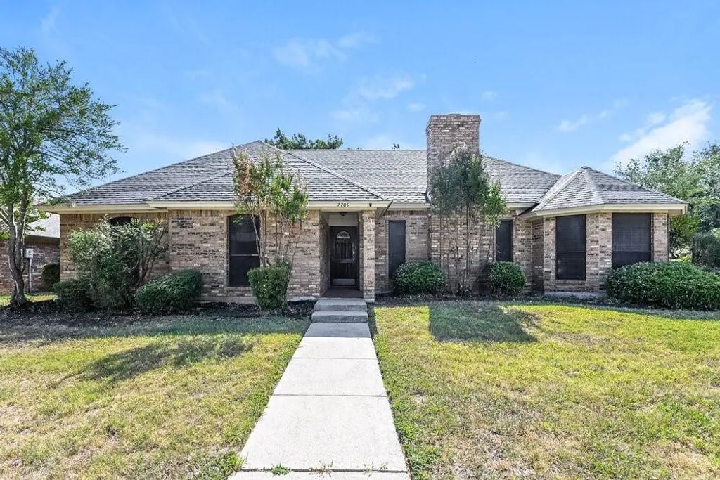 7709 Harmony Drive, Fort Worth