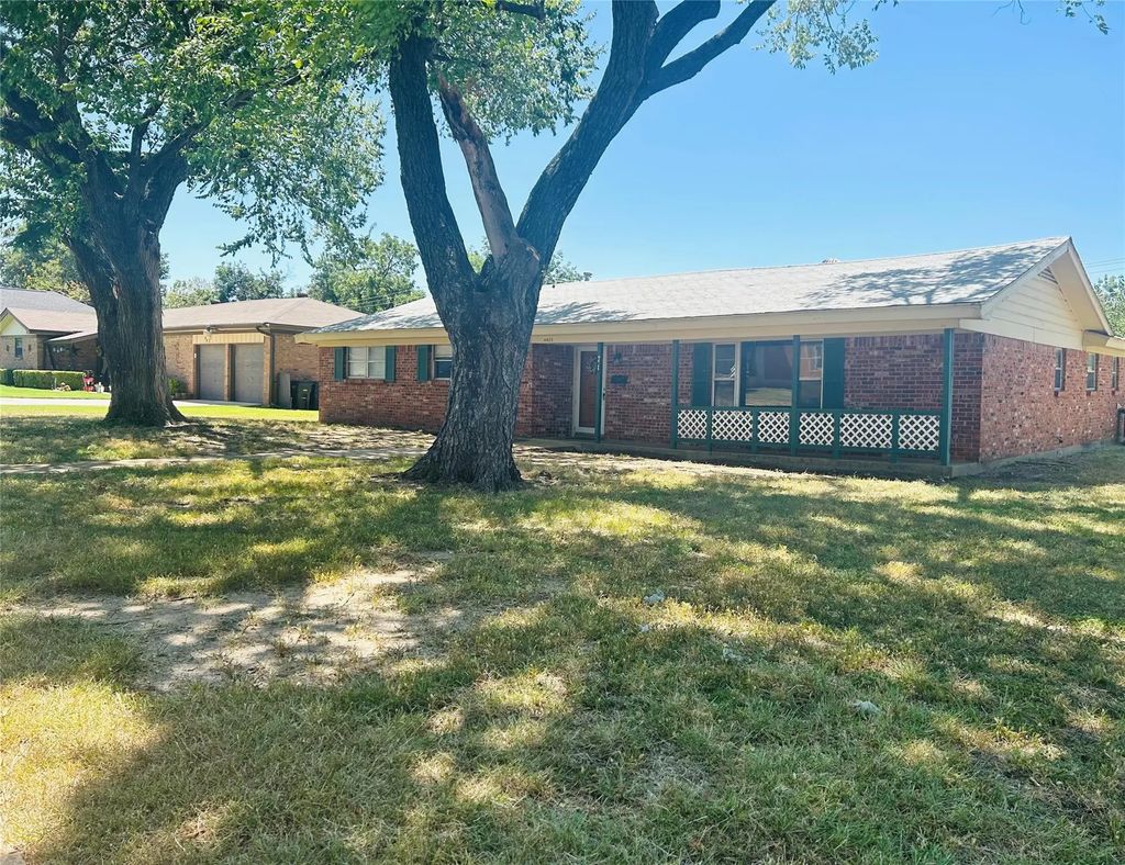 4425 Wedgmont Circle S, Fort Worth