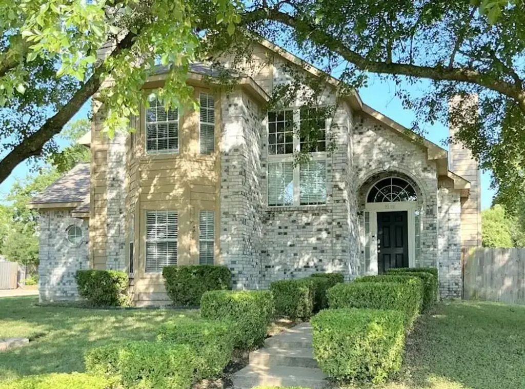 9218 Oak Hollow Drive, Rowlett