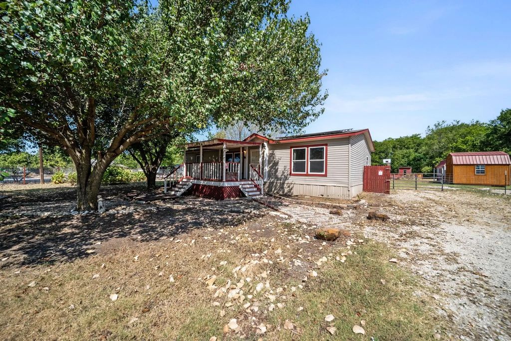 247 Chapel Hill Lane, Waxahachie