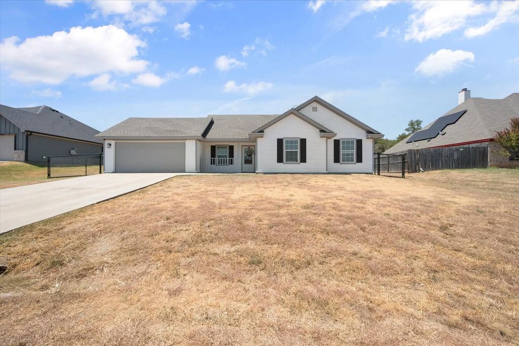 624 Lunar Circle, Granbury