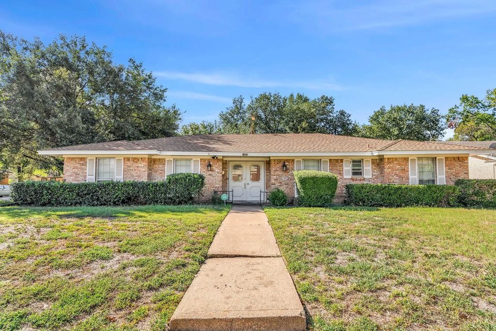 1400 Moss Rose Circle, Irving