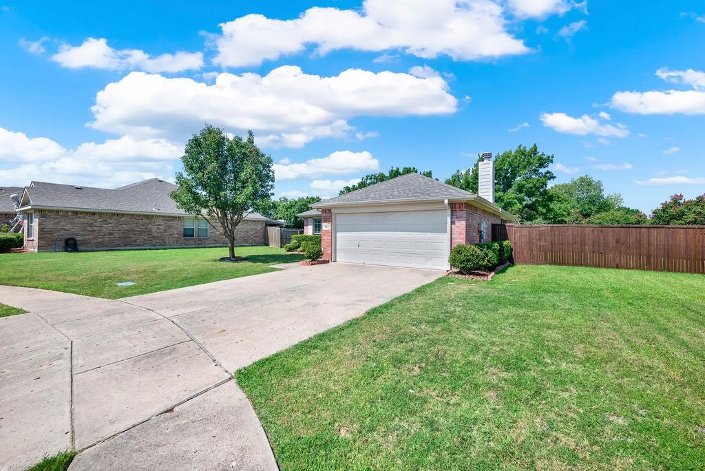 523 Robinwood Road, Wylie