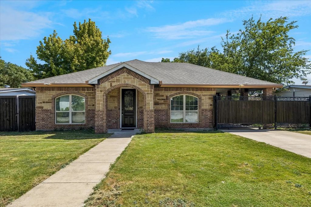 1533 Cairn Circle, Fort Worth