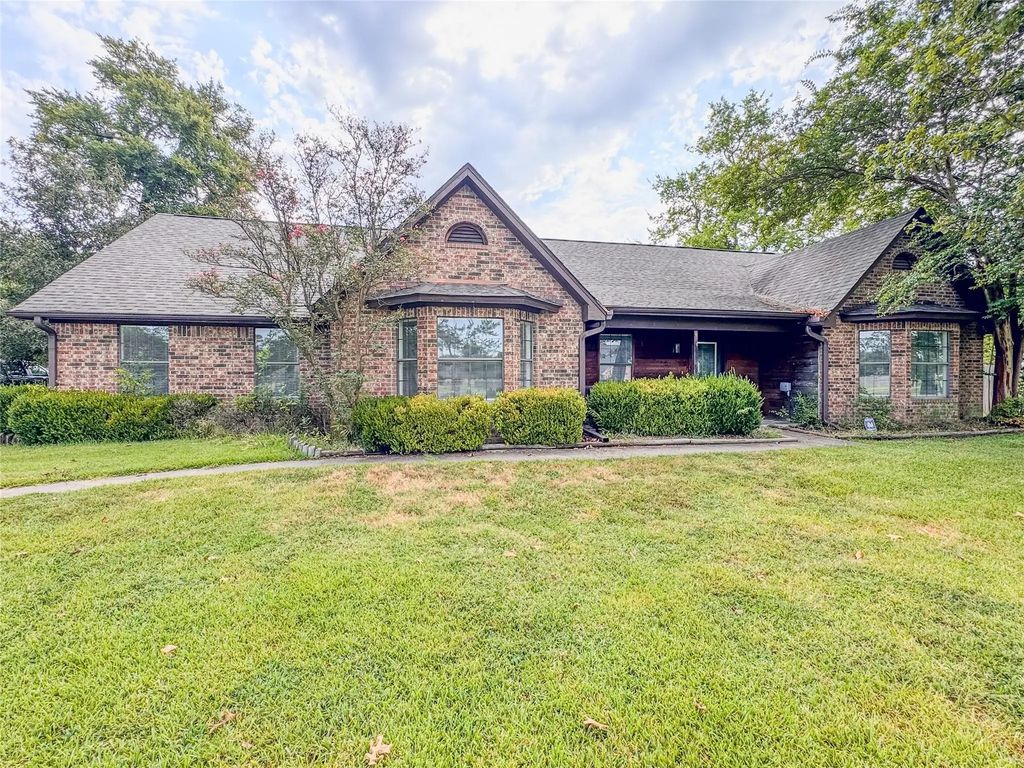 204 Briarwood Street, Sulphur Springs