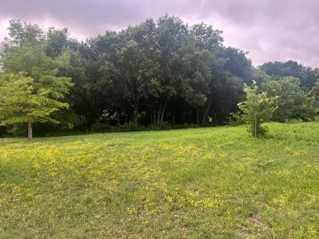 408 Muskingum Road, Waxahachie