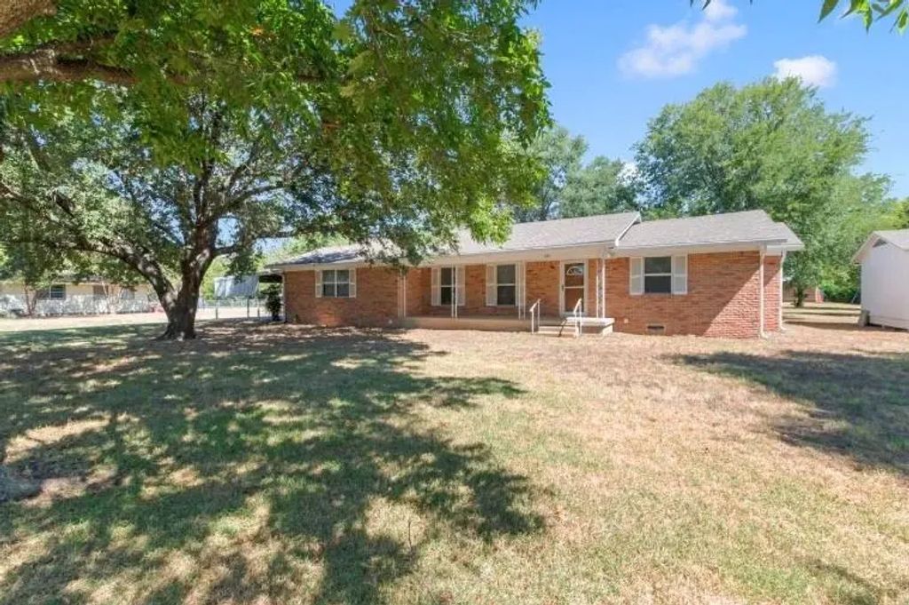 603 E Market Street, Mabank