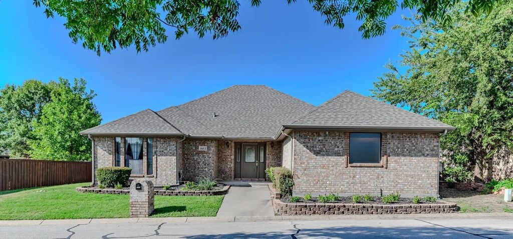 9653 Lea Shore Street, Fort Worth