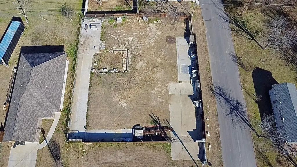 426 Sabine Avenue, Cleburne