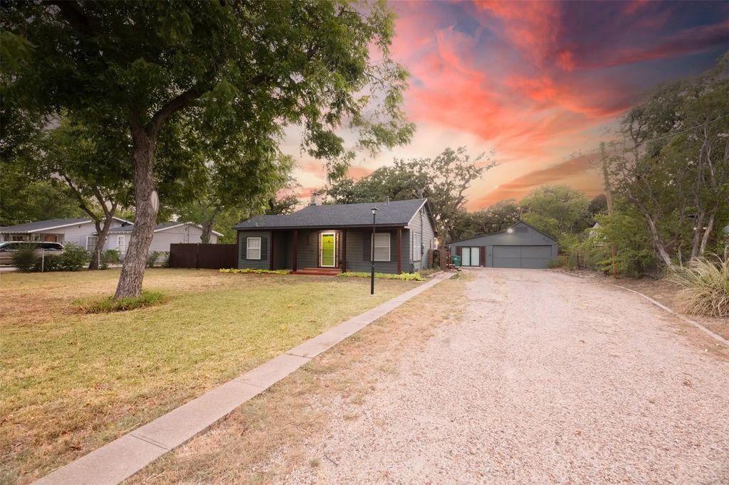 1800 Carl Street, Fort Worth