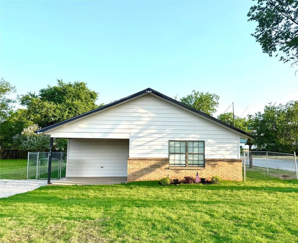 739 W Pine Street, Jacksboro