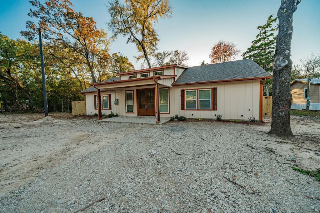 9469 Pinewood, Hawk Cove