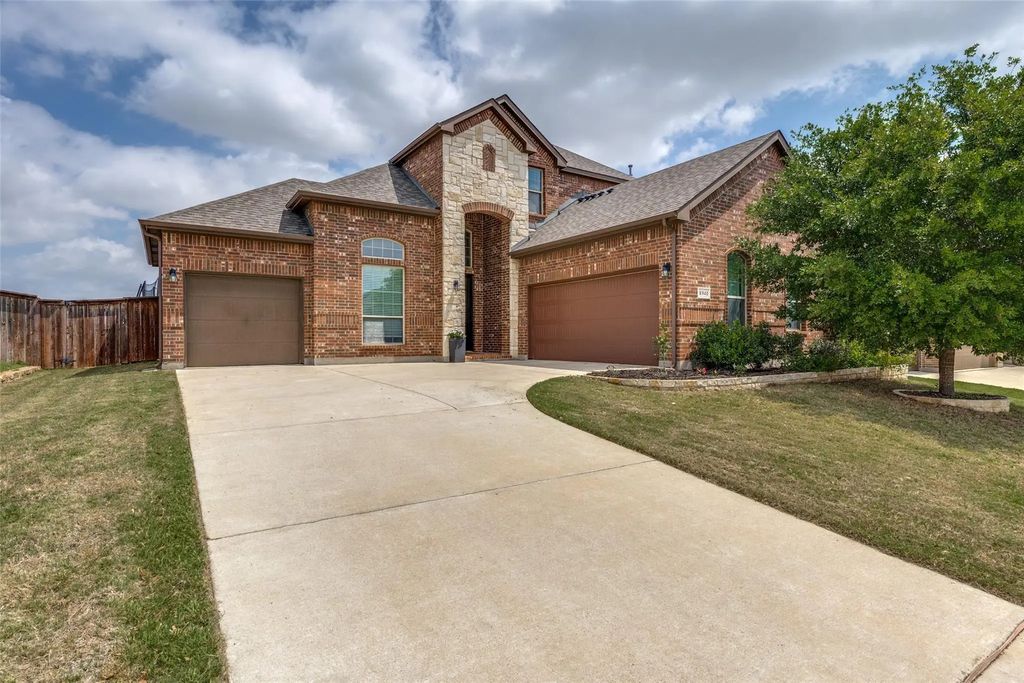 8940 Jewel Flower Drive, Fort Worth