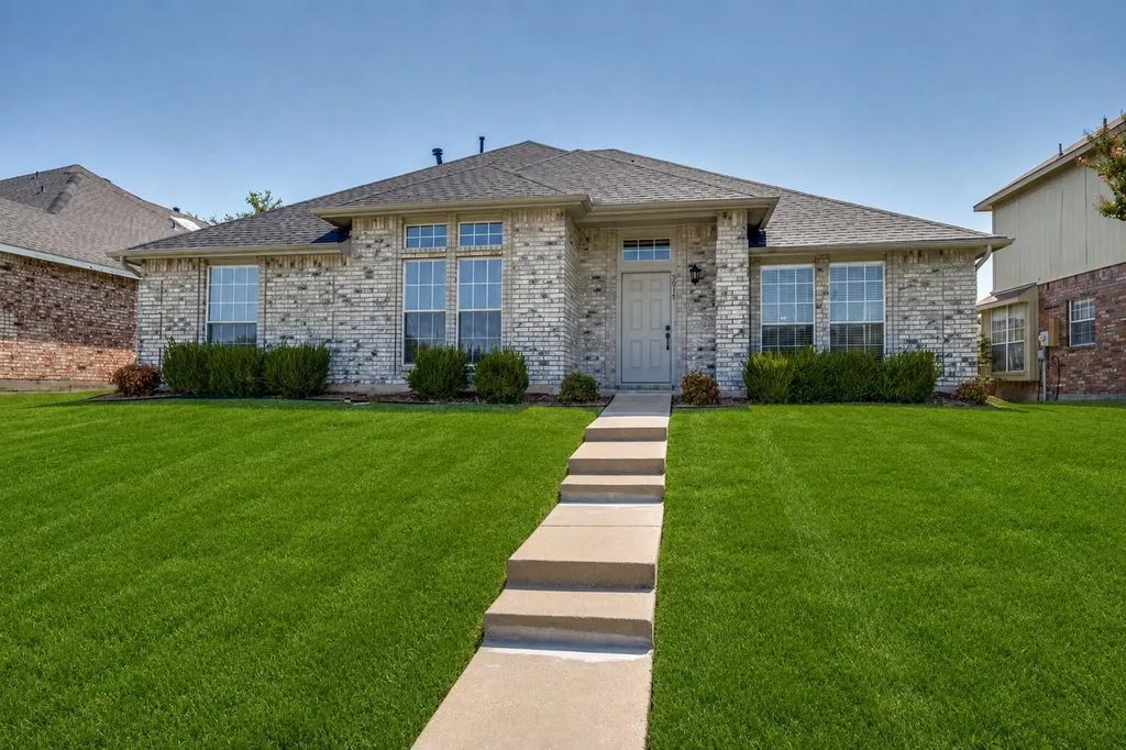 5917 Carroll Drive, The Colony