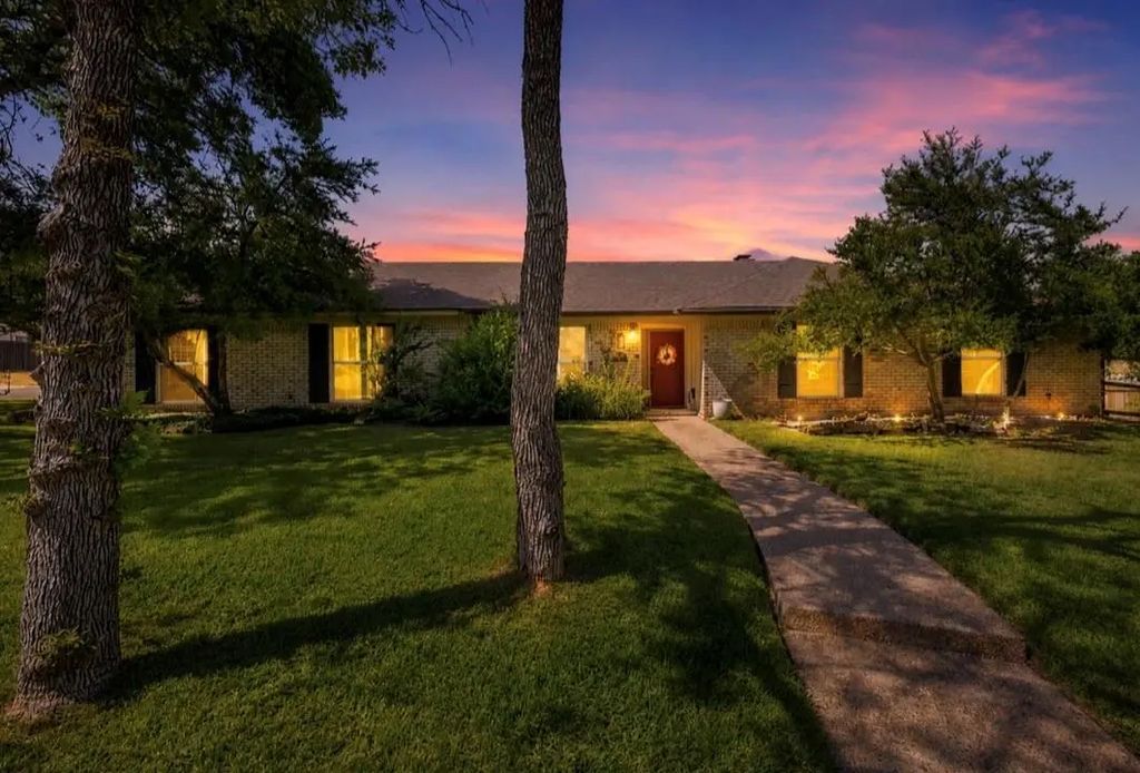 9909 Forest Shadows Drive, Woodway