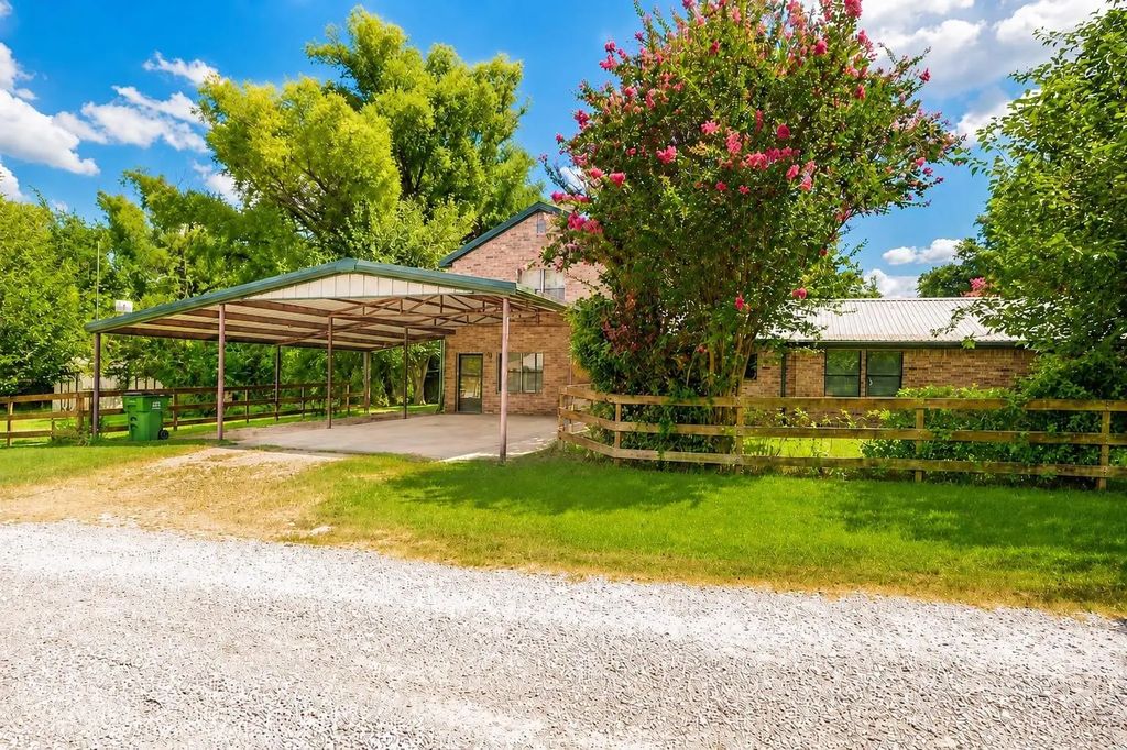 150 Private Road 4656, Boyd