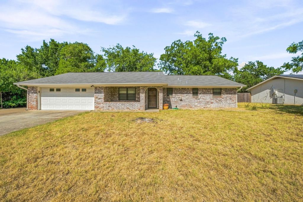 1007 Meadowlark Lane, Stephenville