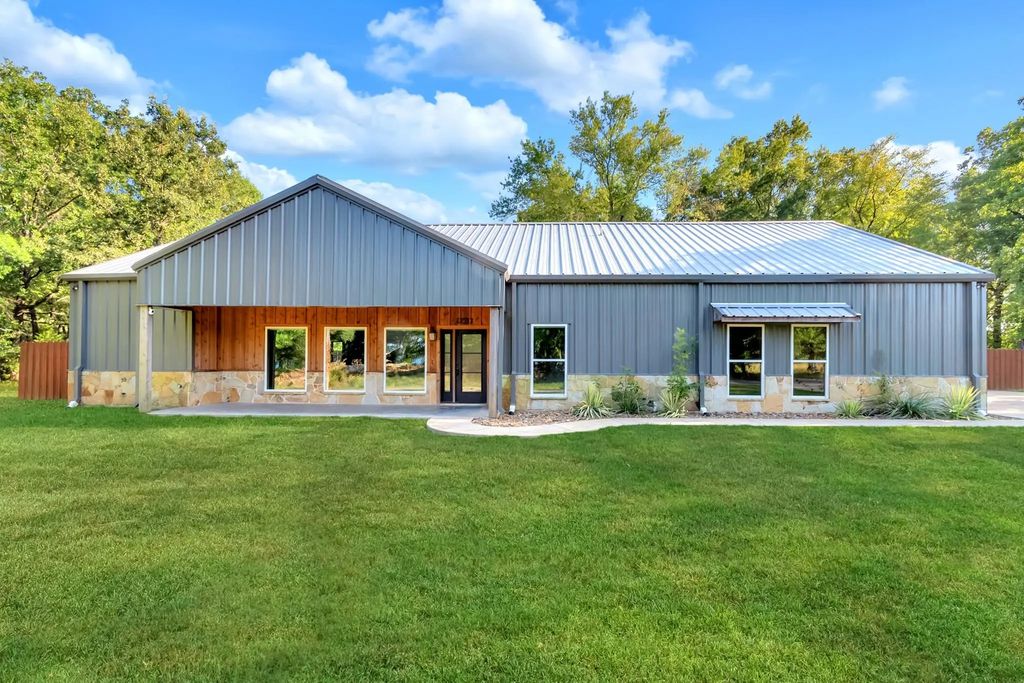239 County Road, Alba