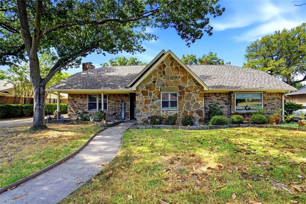 1319 Chestnut Road, Mansfield