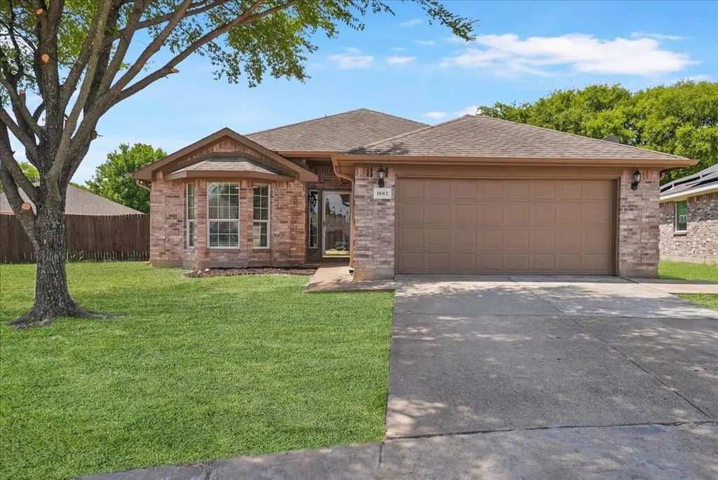 1002 James Donald Lane, Glenn Heights