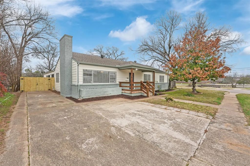 109 W 11th Street, Irving