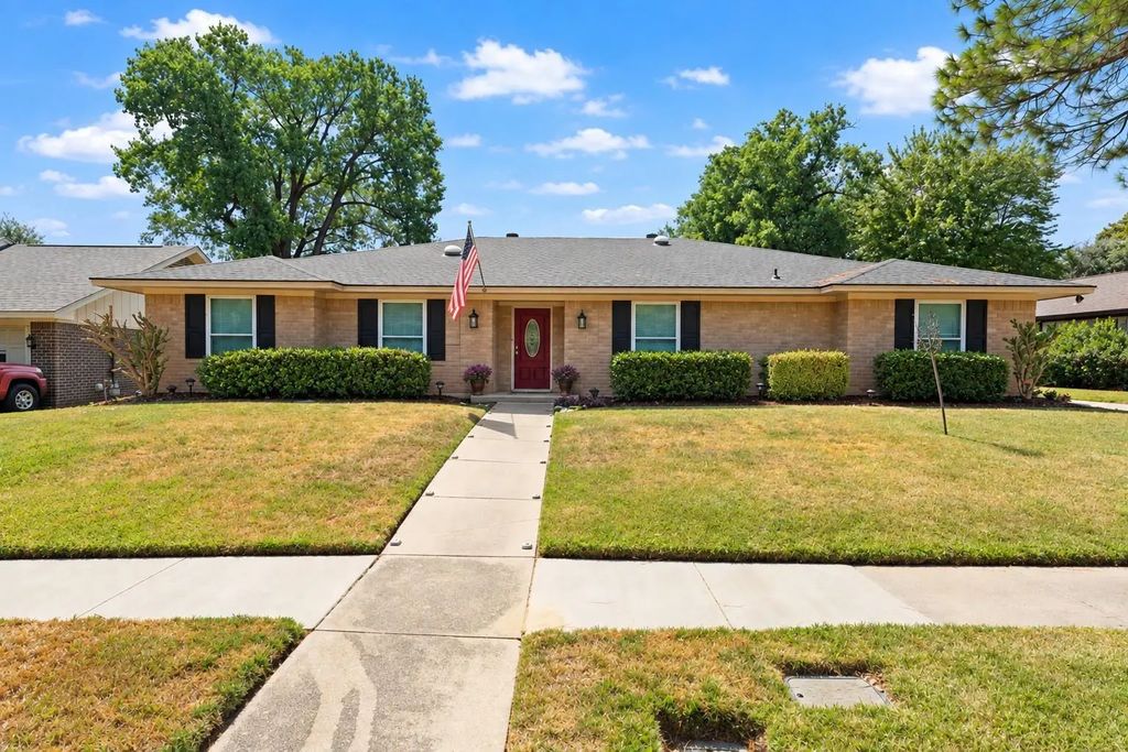 1807 Holm Oak Street, Arlington