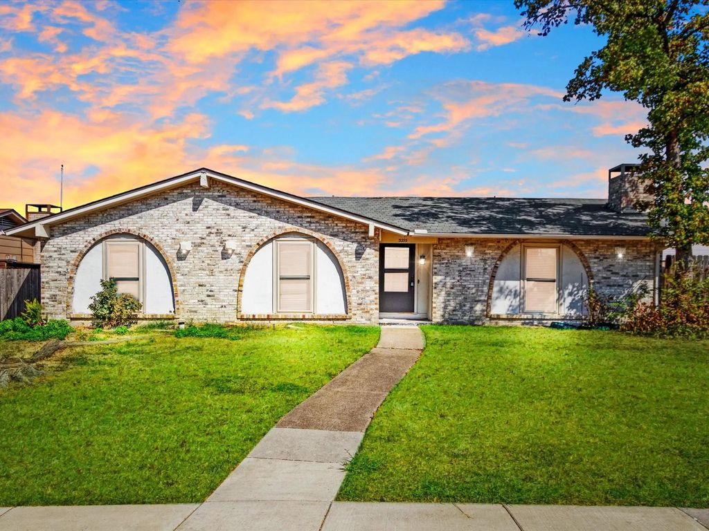 3215 Rockne Lane, Mesquite