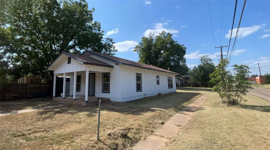 1300 N 9th Street, Wichita Falls