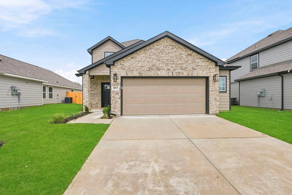8013 Charlestown Lane, Everman