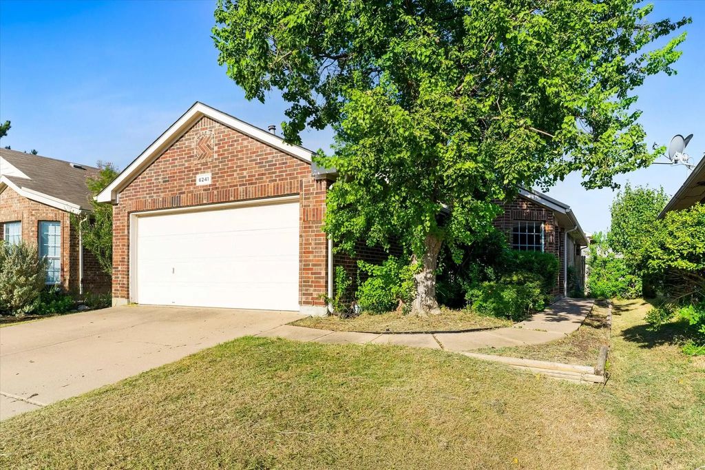 6241 Adonia Drive, Fort Worth