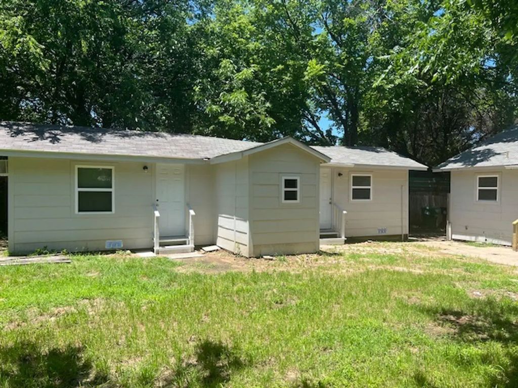 1513 Panhandle Street B, Denton