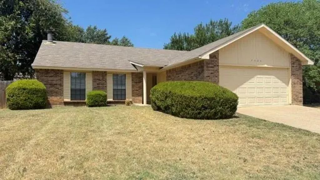 7524 Blue Sage Circle, Fort Worth