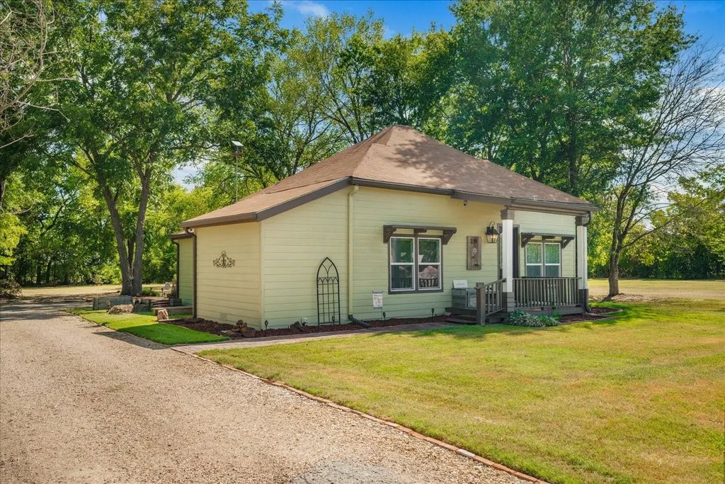 220 E Holley Street, Alba
