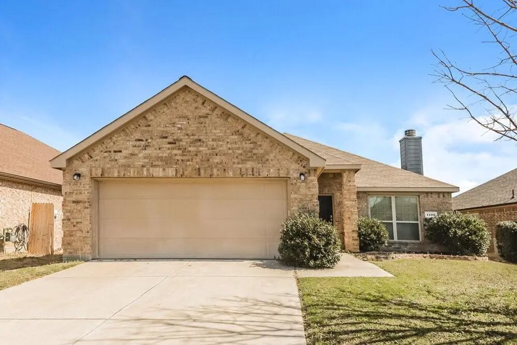 1429 Hawk Valley Drive, Little Elm